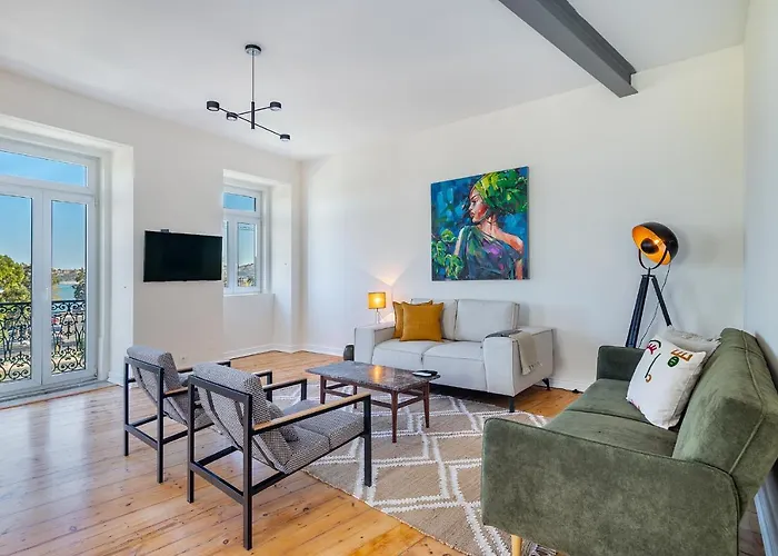 Whome - Brand New Luxury 4-Bed With Riverside Views & Ac