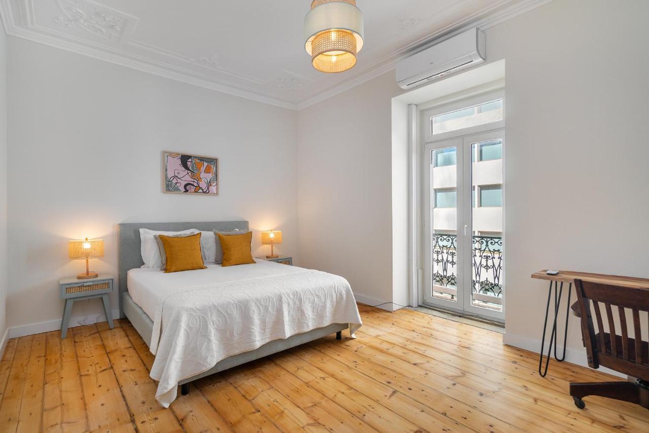 Whome - Brand New Luxury 4-bed With Riverside Views & Ac Apartment *
